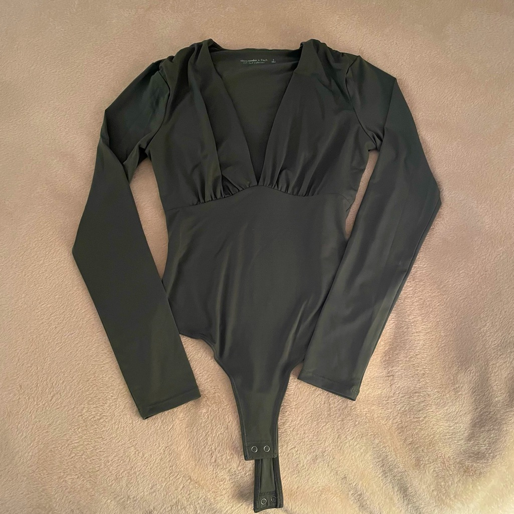 A&F Long-Sleeve Slinky V-Neck Bodysuit Small